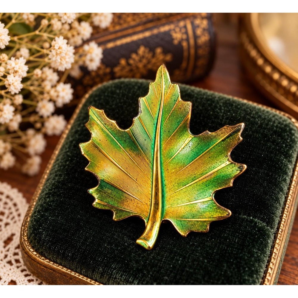 Vintage Green Gold Maple Leaf Brooch Enamel Fall Leaf Pin Costume Jewelry Autumn
